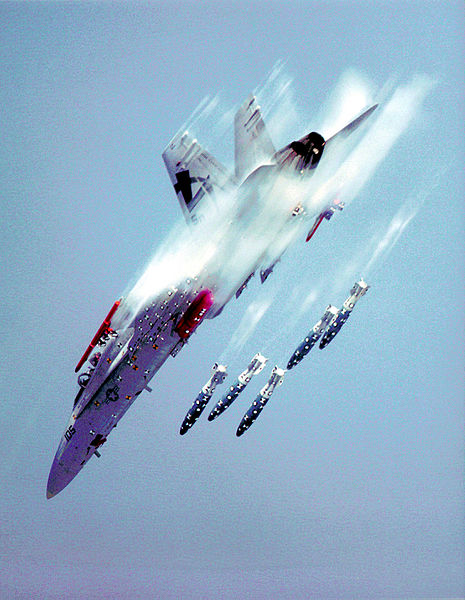 465px-Hornet_releases_MK-83_1000_pound_bombs_during_ATFLIR_tests.jpg