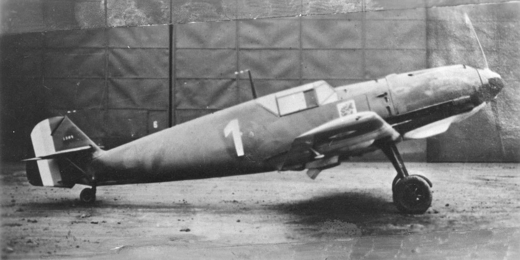 French-AF-later-RAF-AE476-Bf-109E3-1.JG76-White-1-WNr-1304-captured-France-22nd-Nov-1939-01.jpg