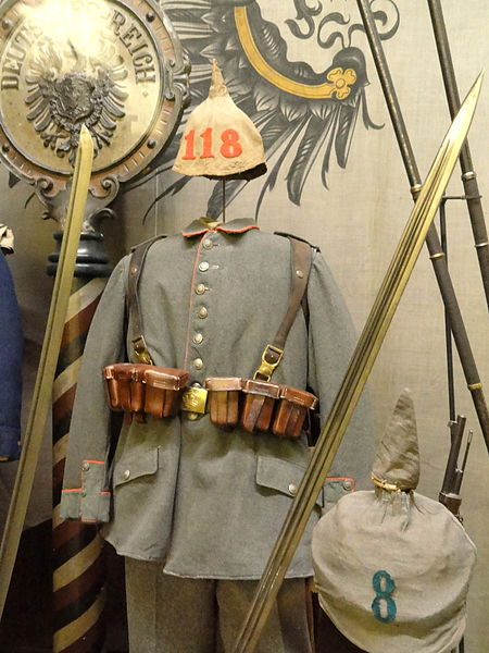 450px-Germany_infantry_uniform_August_1914_worn_by_soldier_in_118th_Infantry_Regiment_-_National_World_War_I_Museum_-_Kansas_City2C_MO_-_DSC07453.JPG