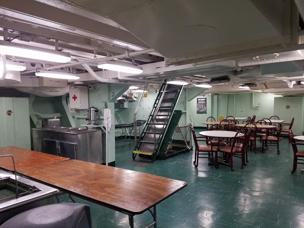 USS_Hornet_Chief_s_wardroom.jpg